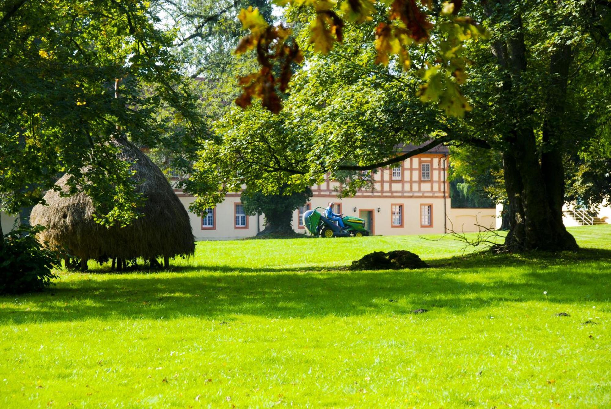 Urlaubsresidenz Marstall Und Kanzlei Im Schlossensemble Люббенау Экстерьер фото