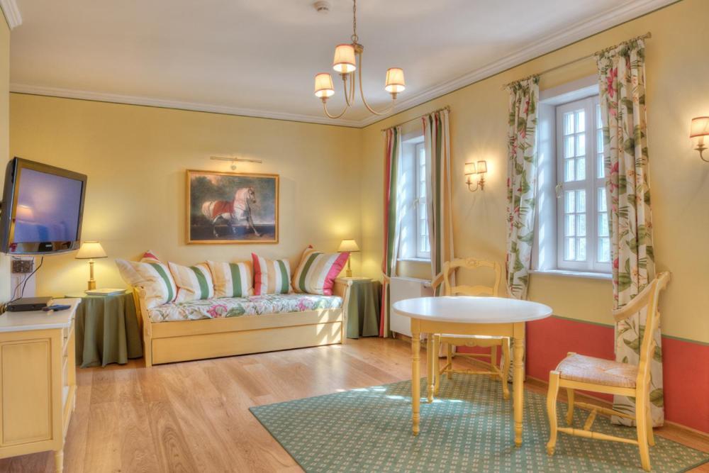 Urlaubsresidenz Marstall Und Kanzlei Im Schlossensemble Люббенау Экстерьер фото